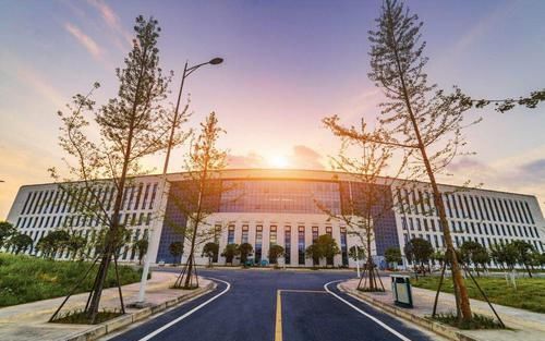  【宜居】中国最宜居的2个城市，1个是小吃之都，1个是天下四聚之一