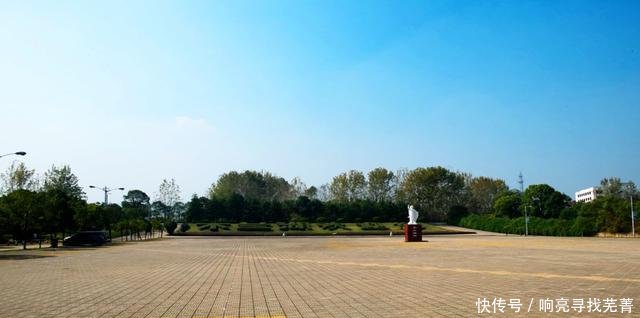  鄂州：湖北武汉最大的区，比1个黄石还大，相当于1.5个鄂州