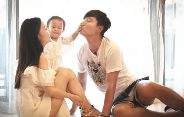 贾乃亮发长微博证实李小璐出轨！甜馨发着高烧，双方父母全部病倒