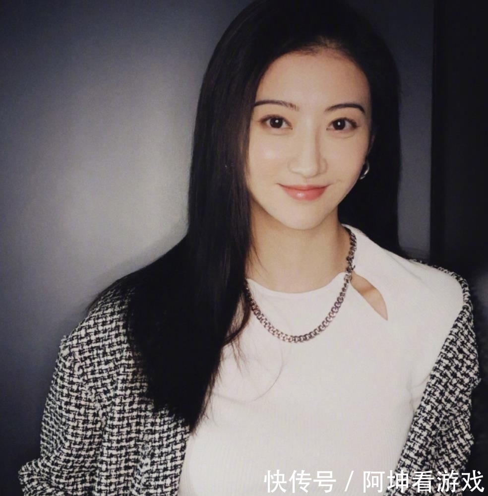 "nlabel":"utype_vtag太有气质! 张继科前女友晒美照 笑容甜美+大秀美腿 你给打几分?