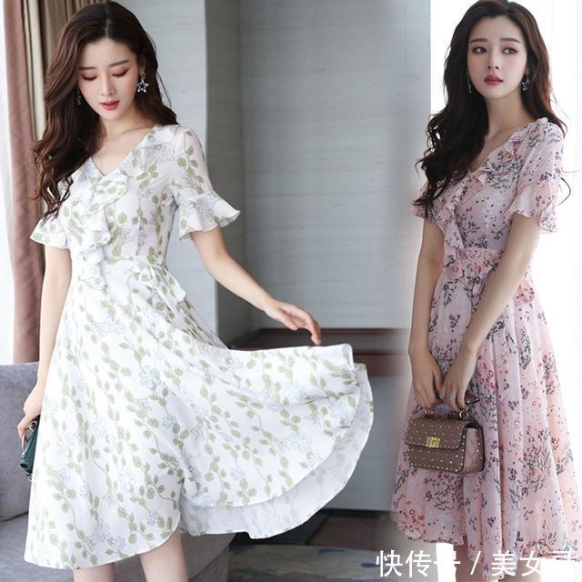 裙子粉粉嫩嫩的，颜色衬肤白，做工也挺精细的，很淑女风的连衣裙