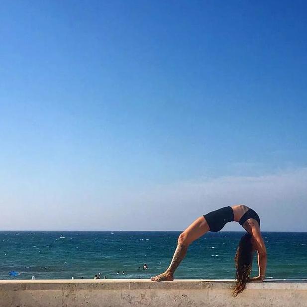 肚子赘肉堆积？怎么能忍，平坦小腹的体式练起来