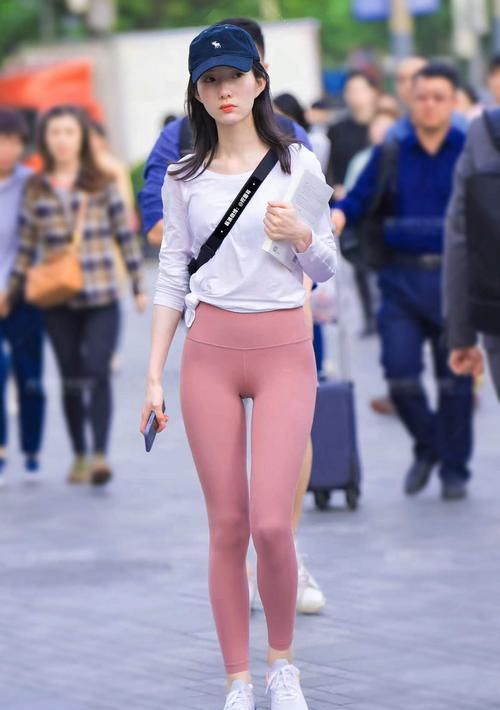 厉害|懂时尚的美女就是厉害,组合的方式都和我们不一样