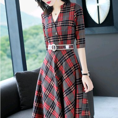 款式“顶级”洋气的女裙，价钱不贵巨有范，女人穿着美翻一条街