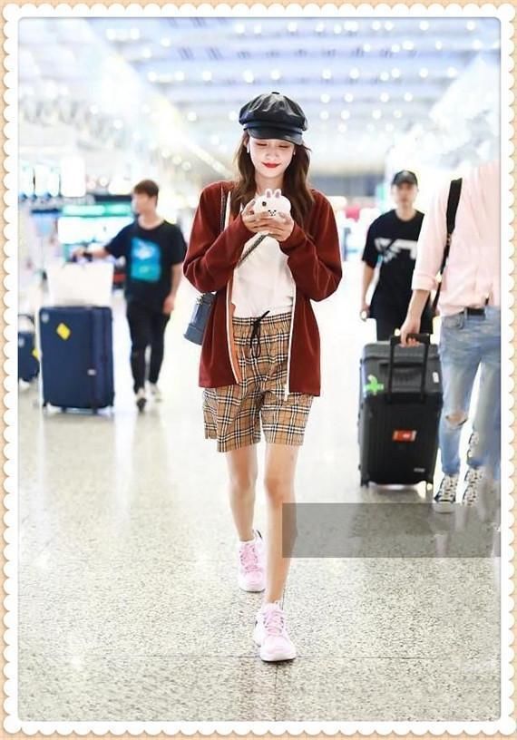 没有孙怡的气质真别穿格子短裤，像张碧晨这样穿成壮汉就尴尬了！