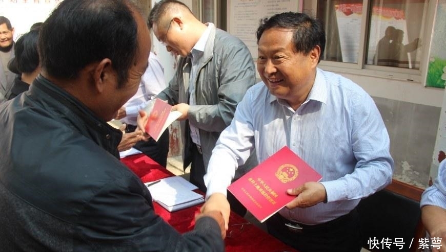 下月起, 这个值10万元的红本本即将发放, 年底前停发, 3类人将无