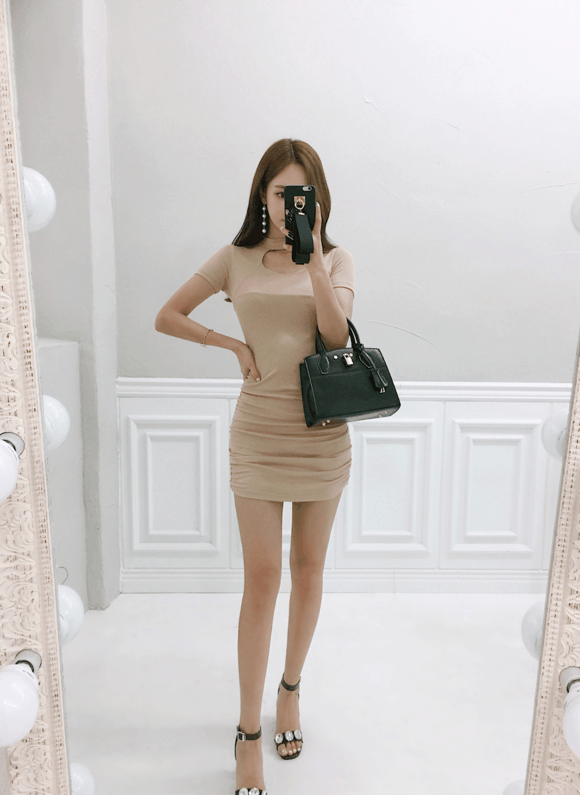 孙允珠裸色挂脖包臀裙, 美出新境界!