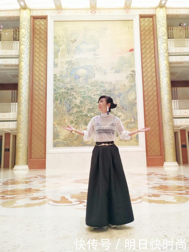 这个香港女星比赵雅芝都厉害啊，62岁的年龄看上去像高中生一样