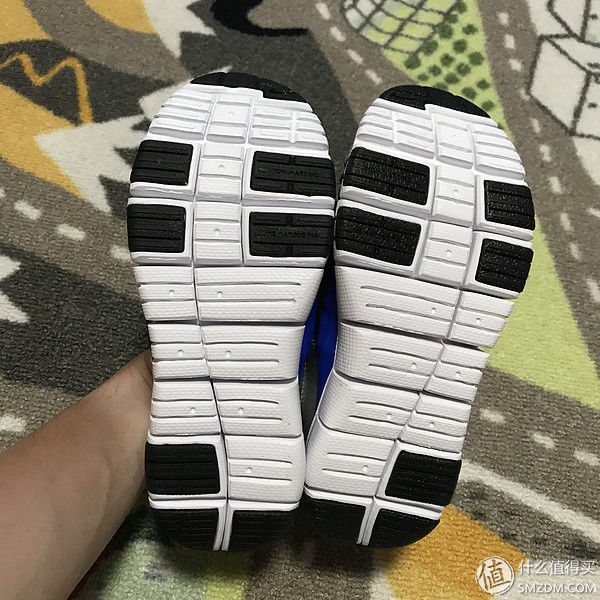 给儿子买的第N双鞋 篇四十:NIKE DYNAMO FREE 毛毛虫童鞋