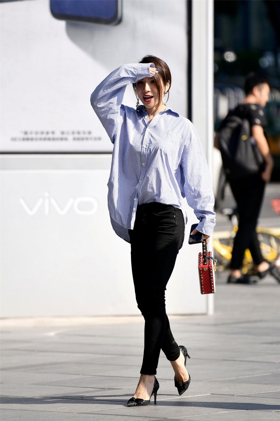 把高跟鞋踩在脚下，让她们的自信油然而生