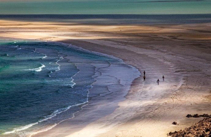 全球最奇葩的岛屿之一，看起来像外星球，岛民平均最少生5个孩子