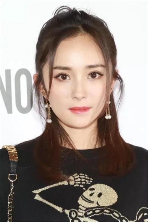  『过时』扎马尾已经过时了，今年流行这4种“半扎发”，时髦显嫩又显脸小