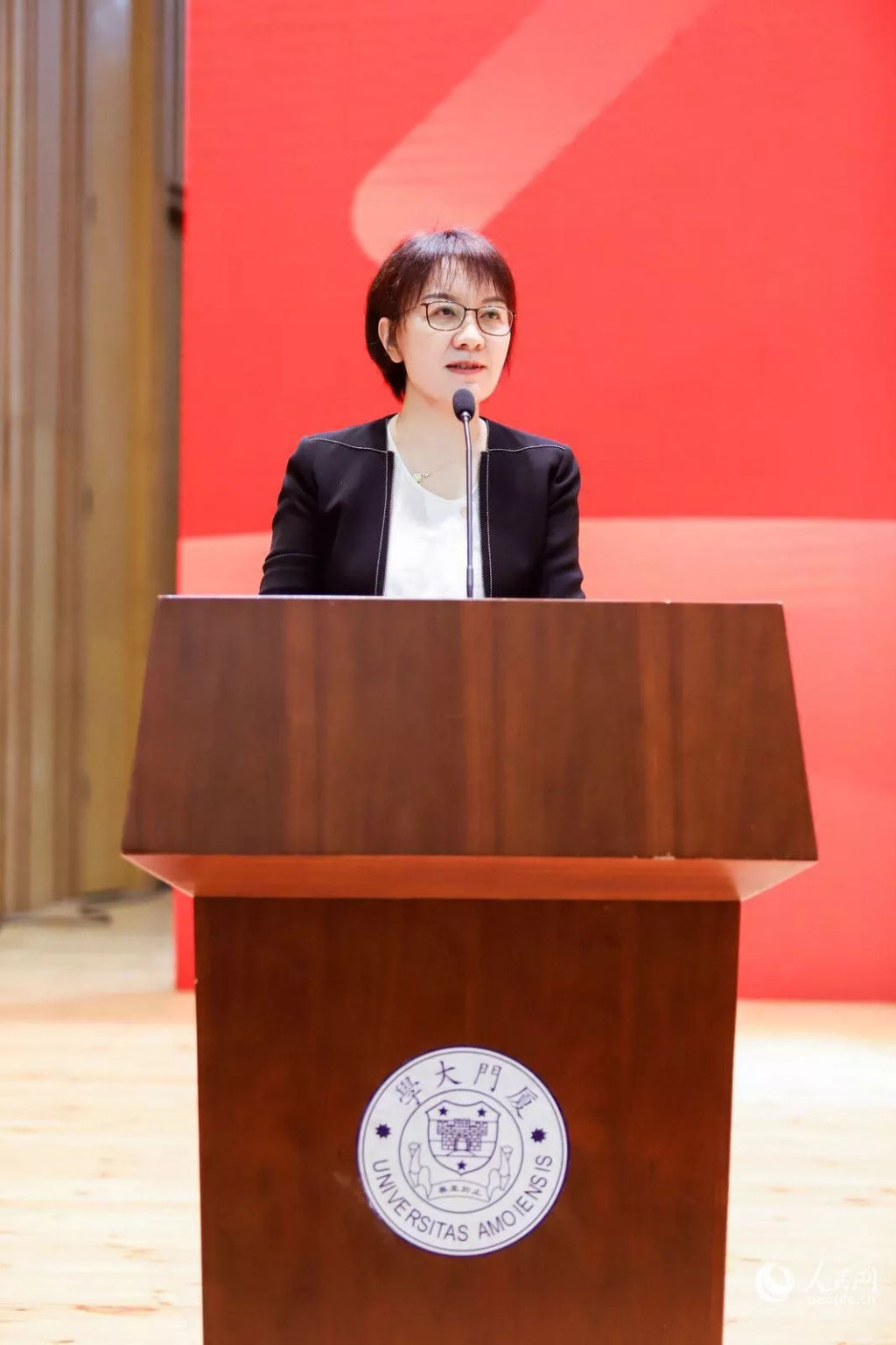 副部级女将履新香港 她曾让我们与人民日报如此亲近