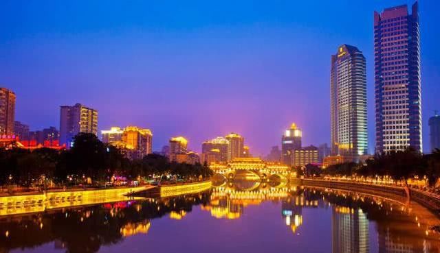 越来越多的人逃离北上广，纷纷去了这三个城市，并没有回老家！