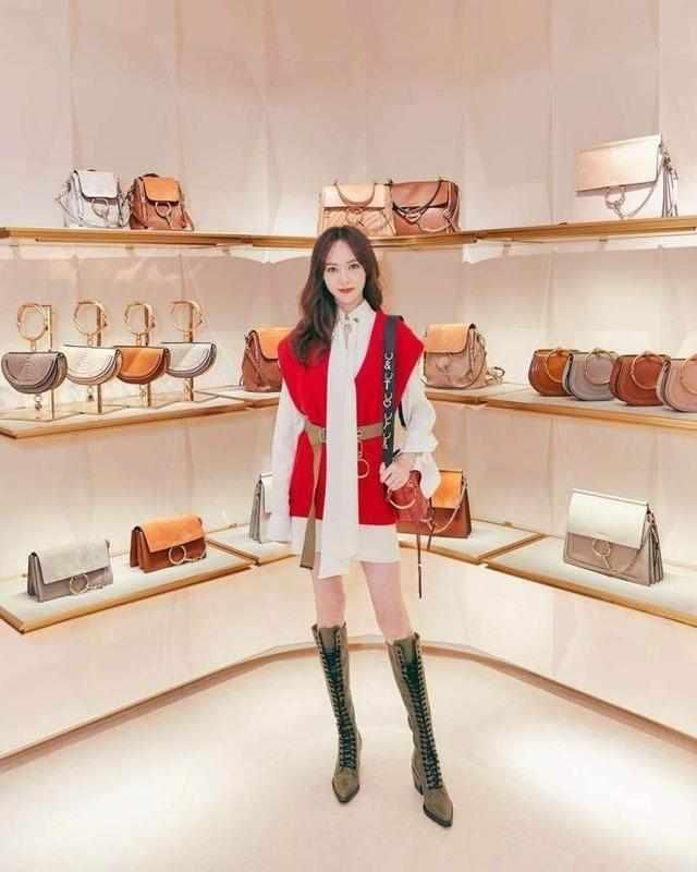 130斤王菊撞上86斤唐嫣，同穿黑色超短裤，网友：看完不想减肥了