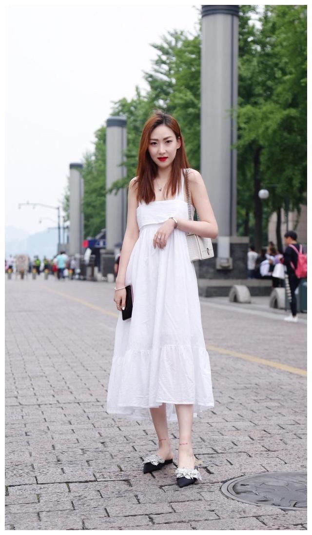 街拍：图1出水芙蓉，图2小女人，图3举手投足释放娇俏魅力！