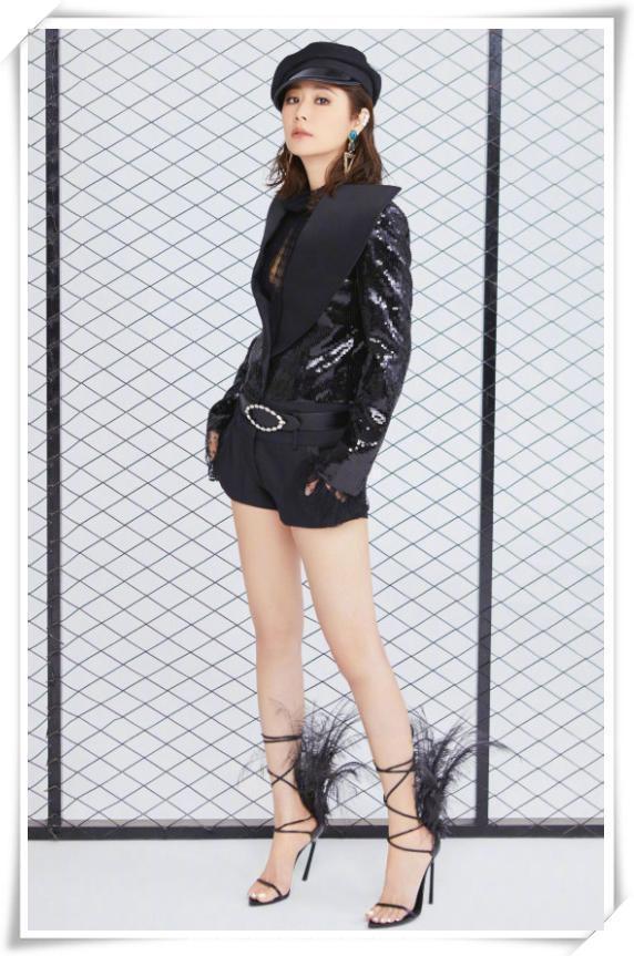 当赵薇和林心如同登杂志封面——网友：这气质差距完全不在一个调