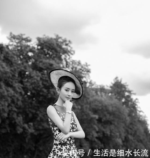 别看陈慧琳45岁，先后撞衫韩雪和赵丽颖，身材可一点都不输呢！