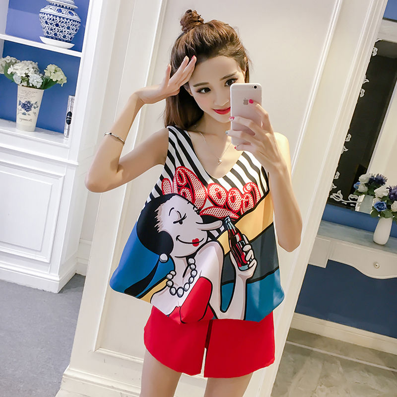 小姨已经40岁，穿了棉麻短裤套装+小白鞋，美的让人移不开眼