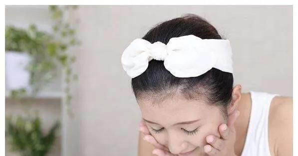  #眼部#睡前做这几件事，教你养成水嫩美肌，赶快get起来吧
