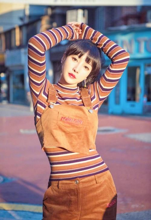 [ 清纯]从“性感女神”变邻家少女，气质清纯哪像40岁，换下低胸装的柳岩