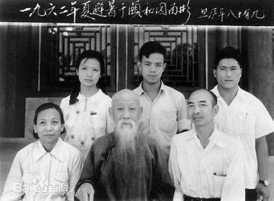 袁世凯@一袭布衣归乡,土匪过路却不敢动他分毫,究竟何方神圣?