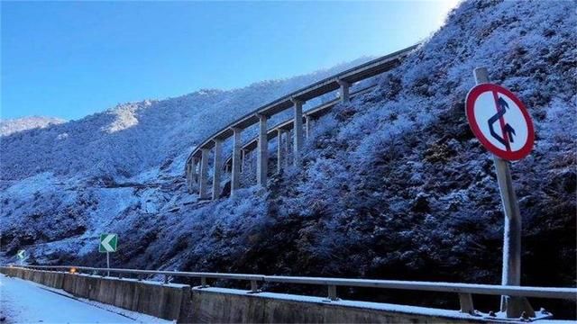 我国雅西高速：横穿10多条地震带，为何建造了五年之久？