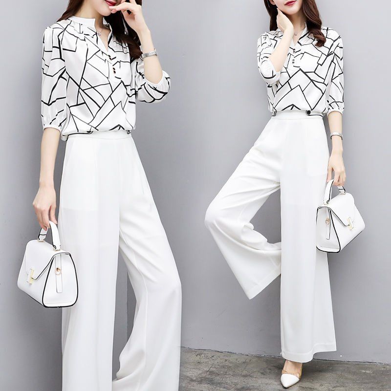 国庆游玩，女人别再裙子配高跟鞋，瞧这样的套装，一款比一款美嫩