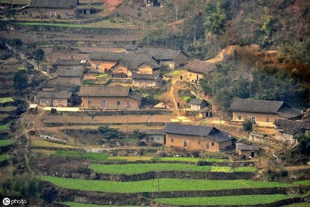 以前农村的土坯房冬暖夏凉，而现代房屋却难做到，科技倒退了吗？