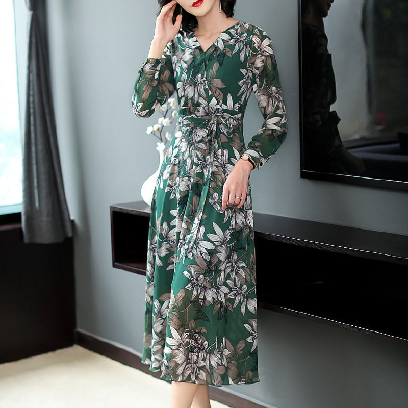 立秋后尽量不要穿太邋遢，试试这几款刚上新的秋裙，仙气值爆表