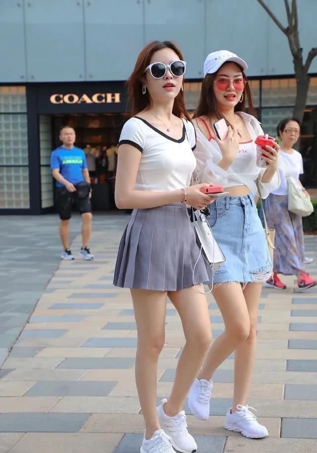 百褶裙|时尚穿搭:牛仔短裙跟百褶裙穿搭,哪位小姐姐的穿搭最美