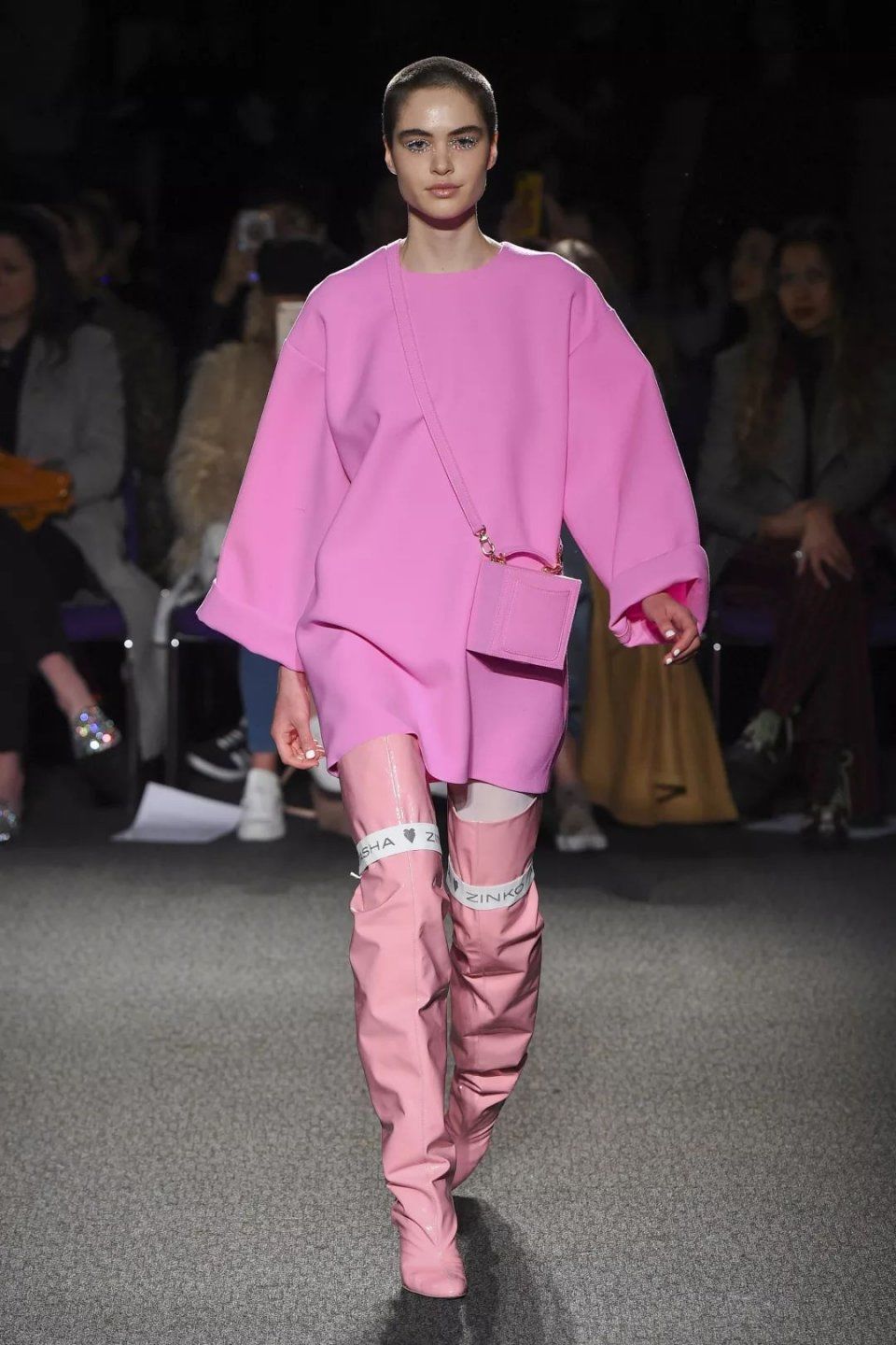 如何才能坐上四大时装周秀场的头排?