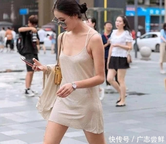 『感觉』一袭粉色连衣裙,清凉的装束,优雅的气质,恋爱的感觉