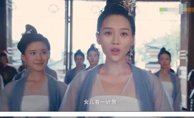 「背诵」当小花成名时,他暴露出不专业的一面。他不会背诵台词也不会读数字。他的台词完全错了