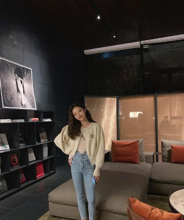  [时髦]春装怎么穿？时髦的网红是这样穿的，简约时尚又“显贵”10倍