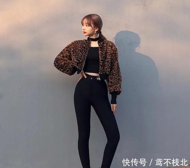 「俏丽」俏丽性感的美女街拍:清新甜美的小姐姐,展现时尚魅力