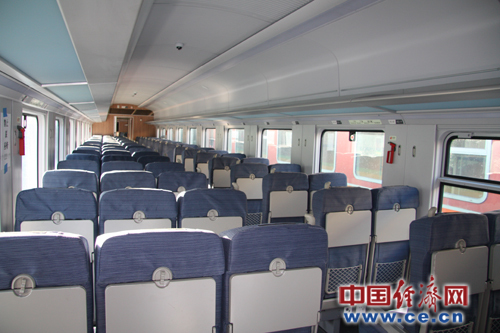探访动车”绿巨人”:时速160公里动力集中动车组即将上线