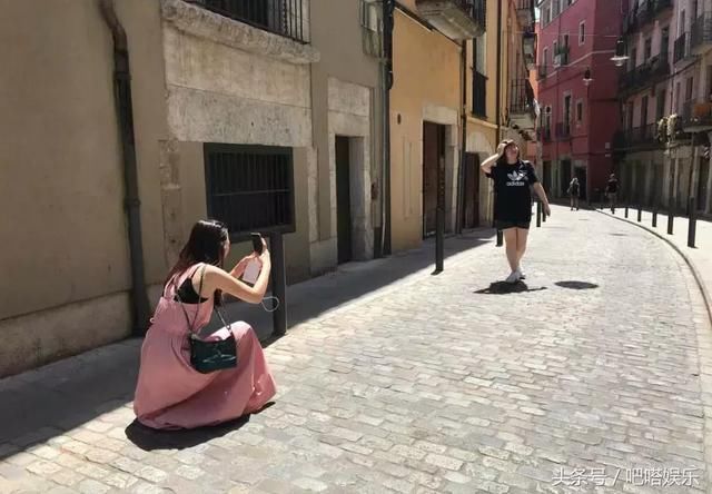 看完陈乔恩助理的街拍，我不想减肥了，胖点也没什么不好的！