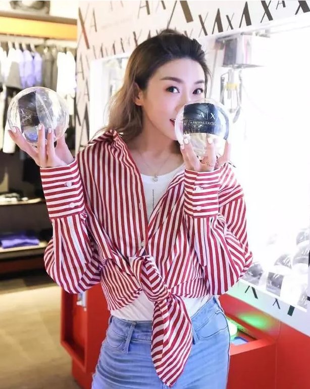 程晓玥胆真肥，短裤短到尽头还敢穿，把机场当秀场