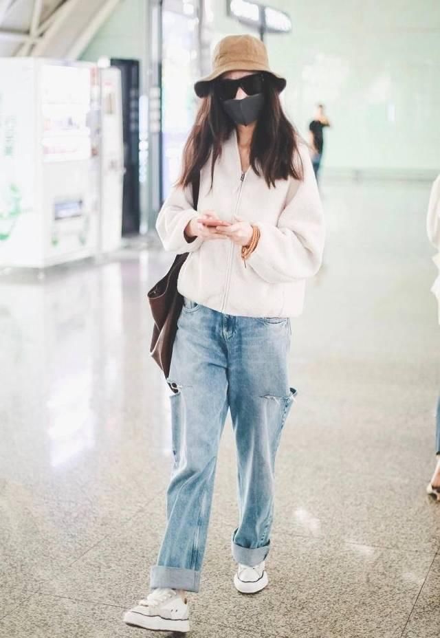  必需：衣柜必需的3条神裤，那样搭靴子大粗腿都不爆雷！