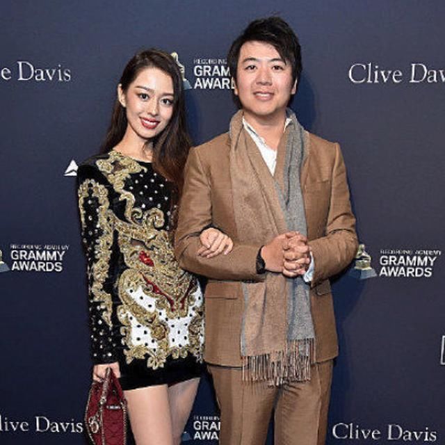 「众人」郎朗老婆吉娜有多惊艳 反手摸肚脐不算啥, 真实腰围吓坏众人