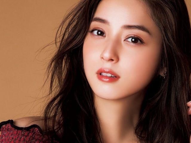 日本最美女星佐佐木希，靠穿搭让自己看起来像18岁的少女