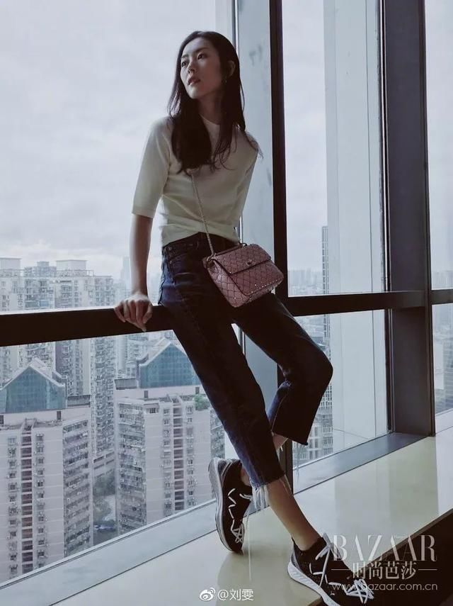 不骗你，刘雯衣橱里可能有180条牛仔裤!