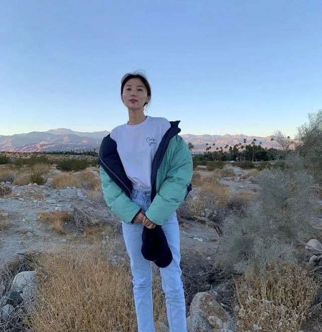  时髦■羊羔毛外套过气了,过年穿这件“大衣”更高级,就连长辈都喜欢!