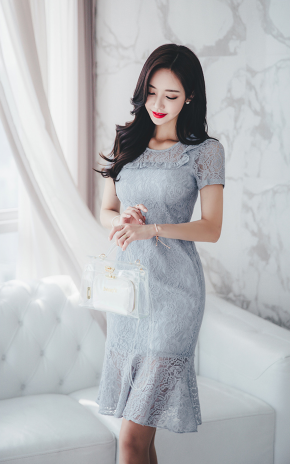 女神孙允珠，薄荷青丝波纹缱绻钩花古典裙