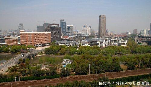浙江有一城市,比温州 绍兴穷,比宁波小,却是董卿生活过的城市