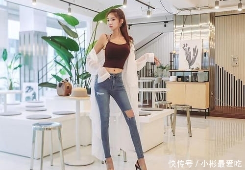 「舒适」天生丽质的牛仔裤美女,显得更加优雅大气!