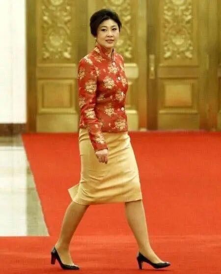  『样式』英拉之后又一位美女总统迅速蹿红，高颜值秀身材，离异还带两孩子
