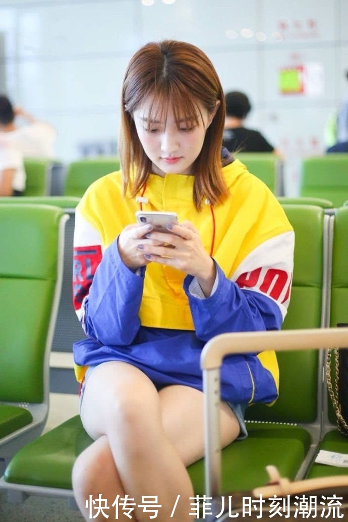 徐璐换了个空气刘海，瞬间就方脸变圆脸，网友：这是要嫩回15岁？