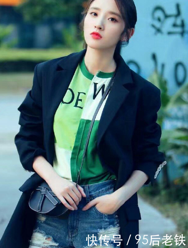 唐艺昕为破分手谣言，只能这么穿了，简直一股清流，网友：这波“